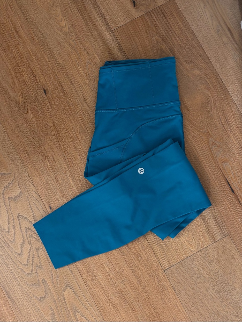 lululemon athletica Fast and Free High-Rise Tight 25"
5 Pocket Teal Leggings